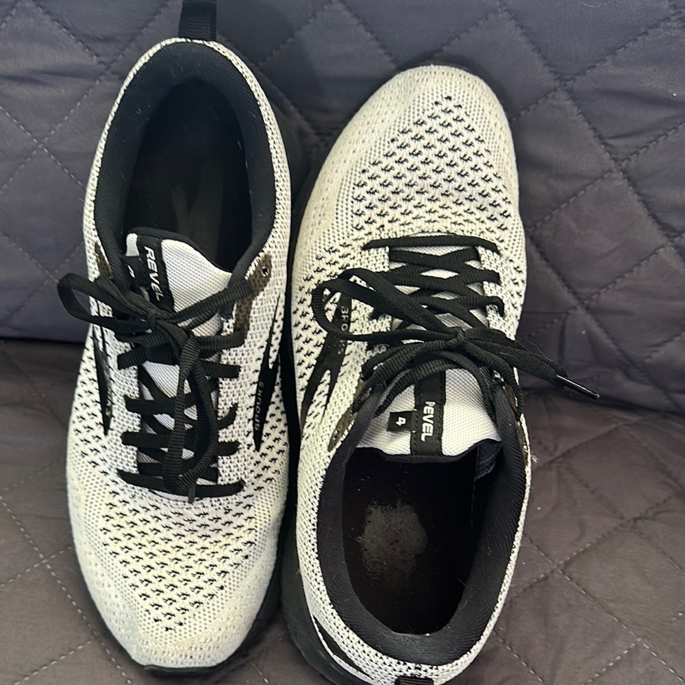 Brooks Black and Gray Cushioned Sneakers